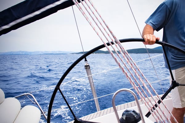 Lämna över rodret - hyr en skeppare